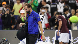 ATP Peking: Novak Djokovic im Finale! Daniil Medvedev trifft Zuschauer und wird disqualifiziert