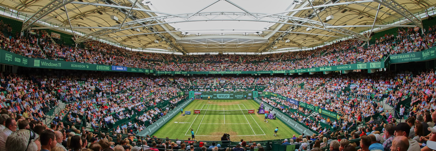 Sinner und Zverev im Gleichschritt: Topgesetztes Duo kämpft sich ins Halbfinale