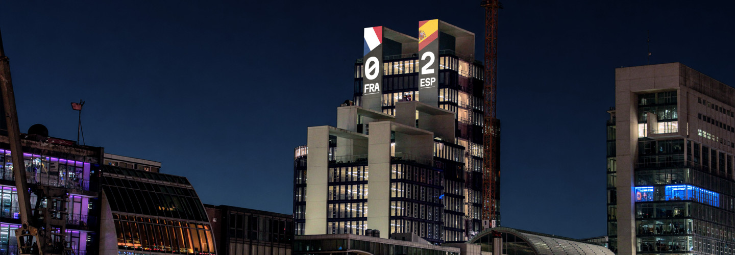 WM-Endspurt auf den UNIQ TOWERS: Live-Spielstände begeistern im Düsseldorfer Medienhafen