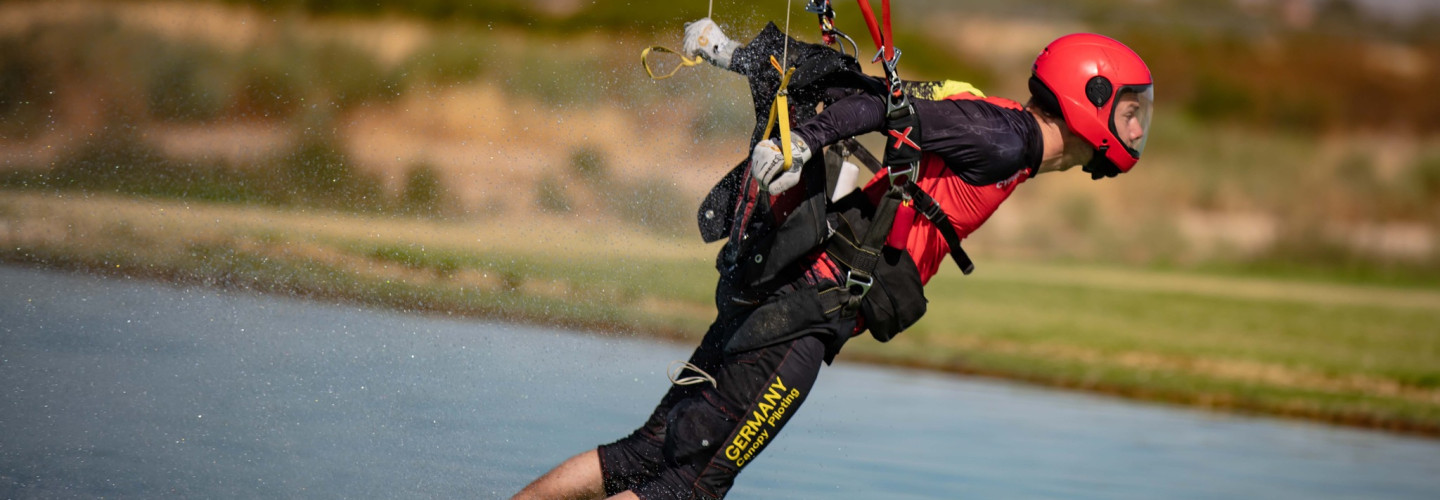 Deutscher Fallschirmsportverband mit Gold und zweimal Bronze bei Weltcup und Europameisterschaft in Eloy, Arizona: Kai Bunkus Europameister im Canopy Piloting Freestyle
