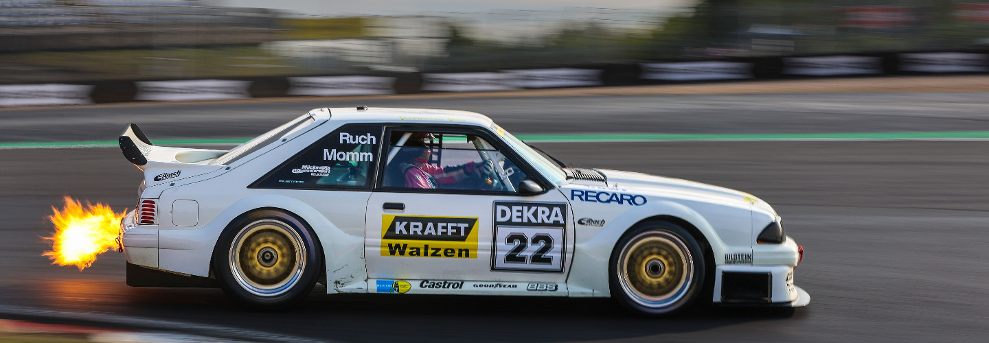 Ikonen auf der Strecke, Legende am Steuer: Mustang und Kurt Thiim bei der DTM Classic am Nürburgring