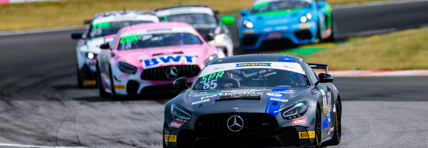 Mercedes-AMG triumphiert beim Saisonauftakt der ADAC GT4 Germany in Oschersleben