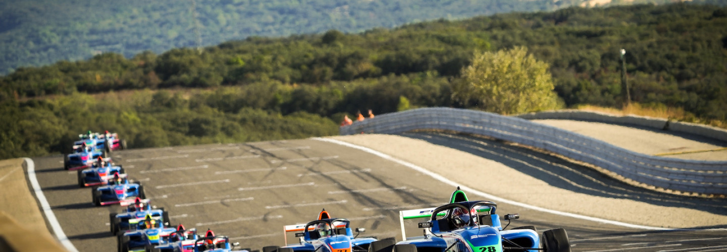 Drei deutsche Nachwuchstalente im neuen ADAC Formel Junior Team