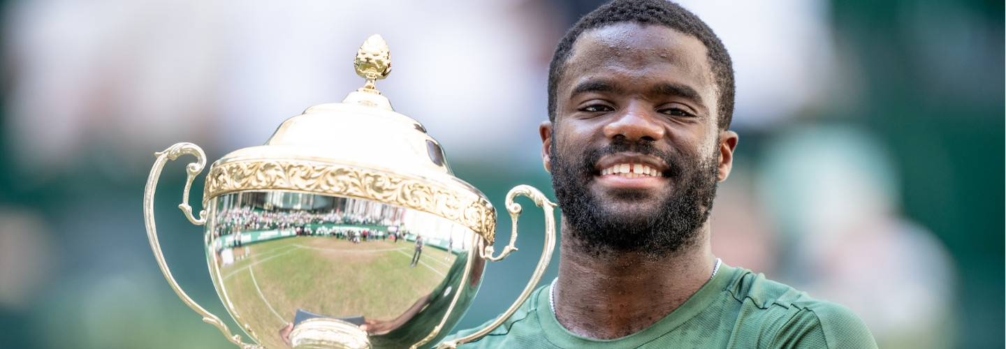 33. TERRA WORTMANN OPEN: Tiafoe krönt sich zum ersten amerikanischen Halle-Champion – bedeutendster Karrieretitel nach 6:4, 6:4-Finalsieg über Taylor Fritz