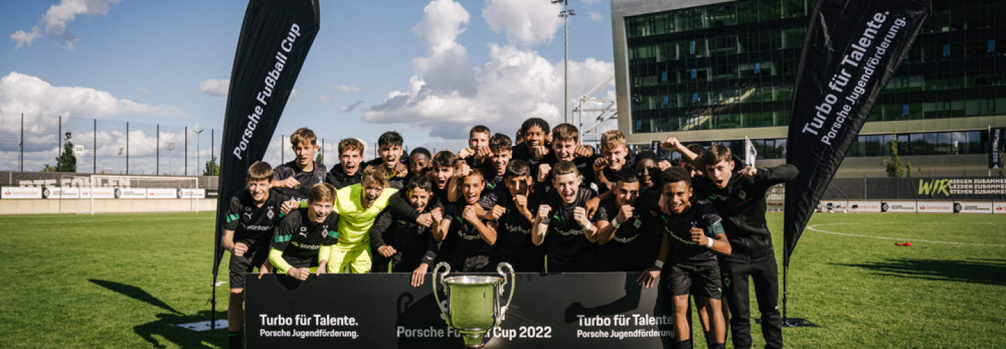 U15-Team von Borussia Mönchengladbach sichert sich Turniersieg beim Porsche Fußball Cup 2022
