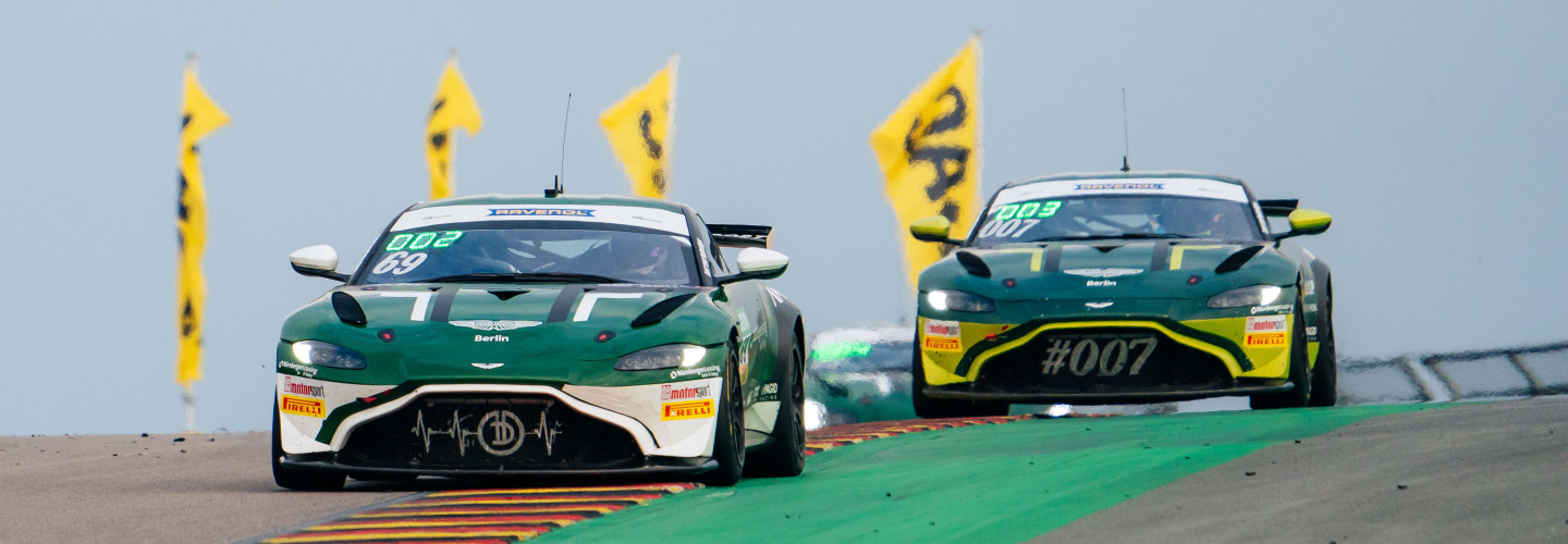 Spannender Dreikampf: Welches Aston Martin-Duo holt den Titel in der ADAC GT4 Germany 2022?